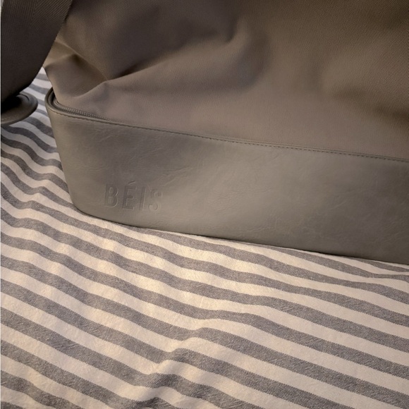 Beis overnight bag. - Picture 2 of 3